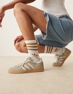 adidas Originals – Handball Spezial – Grå och silverfärgade sneakers | ASOS
