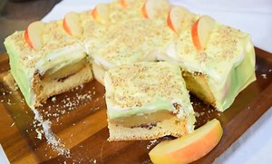 Prevrnuti kolač sa jabukama i oraha - kolač mog detinjstva