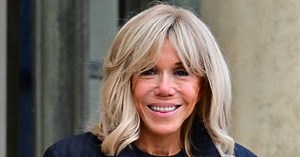 Brigitte Macron en petite robe noire : on lui pique son astuce mode pour élancer la silhouette