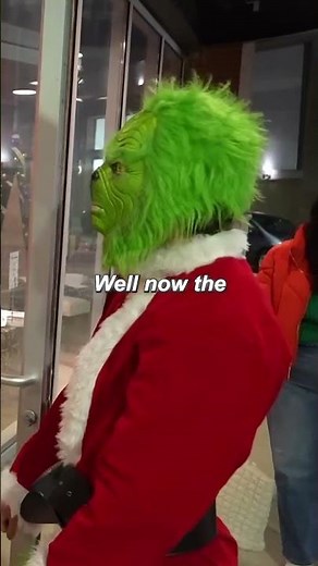 The Grinch vs Santa Claus, wholesome ending 😂🎅 #funny #dizzydyl