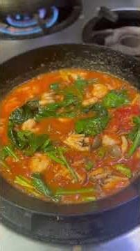 This is the perfect Christmas pasta dish! A Japanese restaurant's tomato cream pasta that can be ...