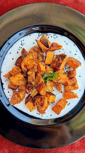 Gabbriette on Instagram: "!GO TO SNACK! ZAATAR SWEET POTATOES WITH LEMONY GARLIC SAUCE Roast cubed sweet potatoes at 400F until nice and browned. Toss every 10 min - should take 30 minutes! Sauce: 1 tbsp mayo 2 tbsp garlic sauce or 2 cloves garlic crushed Juice of 1 whole lemon (or as much as you’d like) Pepper Salt (I like it runny!, add in 1 tbsp of tahini if you’d like!) Plate and top with parsley and more sesame seeds :)"