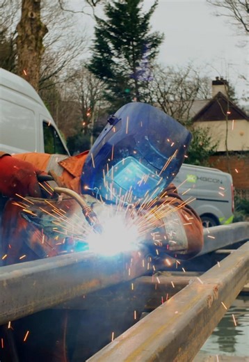 What 𝗦𝗨𝗕𝗙𝗥𝗔𝗠𝗘? 🏗️ This is the kind of work most people will never notice once the project’s finished… but it’s the backbone of everything above it. The detail that goes into projects like this is next level and our main man, Roscoe, doing elite work just for it to be covered up! 🤣 We designed and installed this steel frame for two key reasons: 1️⃣ The design called for a cantilevered system to properly support the overhang. 2️⃣ A glass balustrade will be installed around the perimeter 