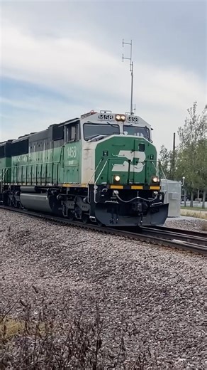 BN SD60M Pair Leading the L-PWR504 West of Exeter, NE (9/11/25)
