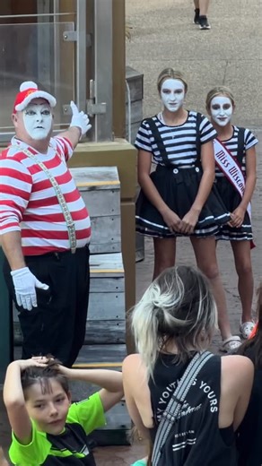 Plot twist: he found a replacement 😳 😂 Tom the mime SeaWorld #seaworldmime #fblifestyle #viral #funny #comedy #tomthemime #funnyvideos #seaworld #funnyreel #funnyreels #seaworldorlando #fun #mime #funnyshorts #viralvideos #viralreels | Eryka Travel