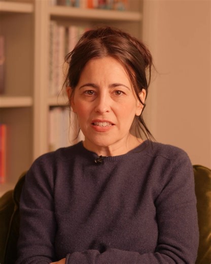 Florence Knapp introduces her debut novel The Names 🍃 Spanning thirty-five years, the novel follows three alternate and alternating versions of Cora's and her young son's lives, shaped by her choice of a name. With exceptional sensitivity and depth, Knapp draws us into the story of this family, told through a prism of what-ifs, exploring the power of choice and the ripple effects of a single decision. 🍃 ‘I’m in AWE. Powerful, moving and beautiful’ Marian Keyes 🍃 ‘An utter original’ JoJo Moyes