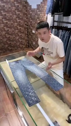 Gadget Technology🚀🖥️ | Easy tips how to fold your clothes Credit: 104718428 (Douyin) Follow us @gadgets.tec for more . . 💥💥💥💥💥💥💥💥💥 💡💡 DM for credit or... | Instagram