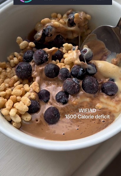 Meals I eat in a fatloss phase, focusing on high protein 🤗💪🏽 - Breakfast burrito - Rice Krispy treat (recipe on page) - Fuelled By Jason Meal prep - Chicken, potato and veg #caloriedeficitgirls #1500calories #highproteinmeals