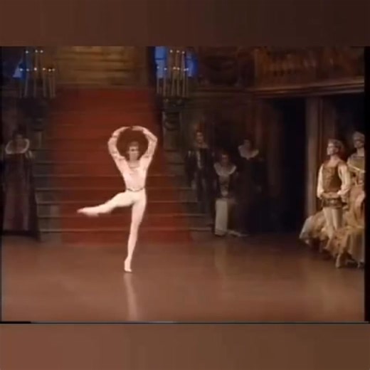 ✨ Susan Jaffe y Vladimir Malakhov en “El Lago de los Cisnes”, Stuttgart Ballet, 1998. Una interpretación icónica que combina técnica impecable, teatralidad profunda y una conexión escénica que marcó una era del ballet clásico. 🖤🩰 #SwanLake #Ballet #SusanJaffe #VladimirMalakhov #ClassicalBallet #DanceHistory #StuttgartBallet #EleganciaEnEscena | ABdoro Ballet
