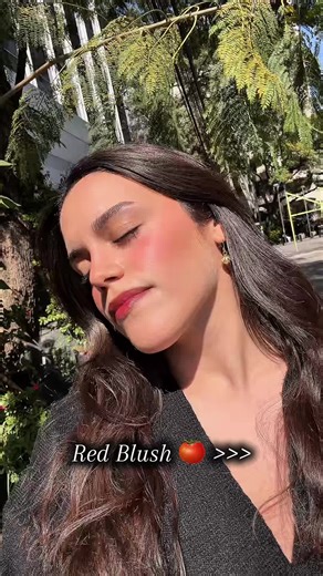 Dior Makeup Tutorial for Juicy Lips and Red Cheeks