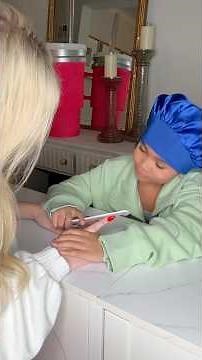 The FUNNIEST Nail Salon Skit‪@AnjelahJohnson‬ #skit #scarlettandtiania #nails