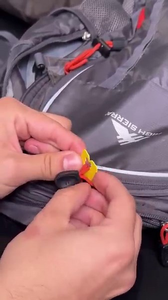 This Bread Clip Zipper Hack Could Save Your Stuff While Traveling!#shorts