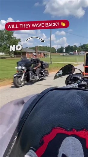 So do you wave back? #bikelife #windtherapy #vicnation #motorcycle #letsride