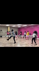 - "Baltimore Club Dance" Meets "Majorette" 📟⚡ . . Via @triple_threat_elite 🎀 🎵 @djgetem . . . #triplethreatelite #tsuflash #baltimoreclubdance #bmorethandance #dancelessons #throwbackthursday | Kenneth Worsley