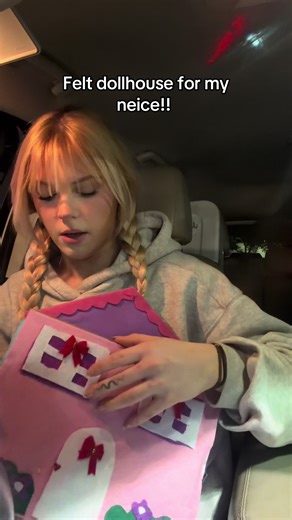 Quick break from regularly scheduled programming #crafts #felt #dollhouse #diy #hobbylobby