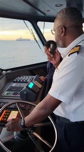 Inside the Cockpit | Real Flight Moments & Pilot Action