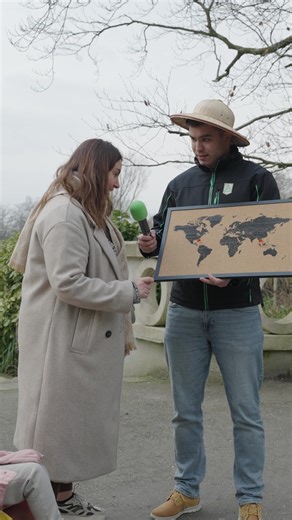📍Waar woont de rode panda en waar woont het dwergnijpaard? Ranger Lars ging de Diergaarde in en testte de kennis van onze bezoekers. Download of update de Blijdorp app en stap in de wereld van Expeditie Blijdorp. | Diergaarde Blijdorp / Rotterdam Zoo