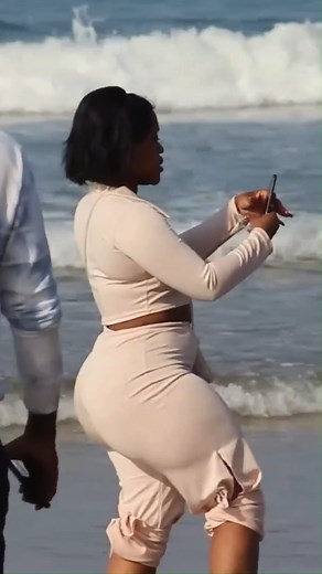 15K views · 371 reactions | A Pretty Girl Taking Pictures At The Beach #loyalty #pranking #nyash #pranks #pickingup #Love #fun #funny #funnyvideos #pickuplines | Freeurmind's+ | Facebook