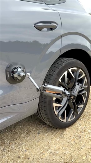 Tilta on Instagram: "Smooth roller shots made simple. On set with the @tiltamax Hydra Alien Mini - a compact rig that delivers maximum results. Pair the Hydra Alien Mini with the Hydra Electronic Suction Cup for 14+ hours of runtime and worry-free suction. Video by @bymcnab #tilta #osmopocket3 #hydraalienmini #electronic #suctioncup #progear #tiltamax"