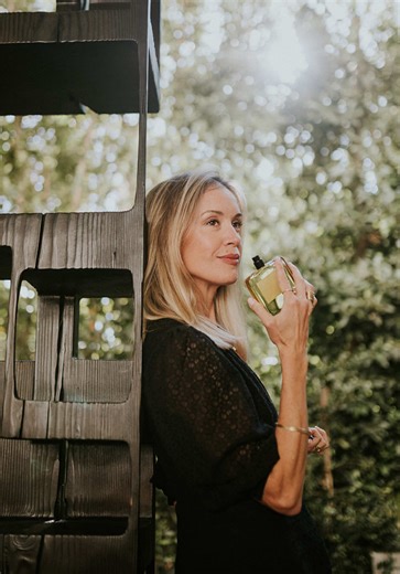 L’Invisible: The Golden Aroma of Timeless Fragrance