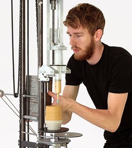 daniel de bruin explores ownership with hand-powered analog 3D printer