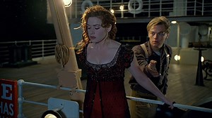 Why Shooting Jack's Rescue Of Rose In Titanic Took James Cameron Several Months - SlashFilm