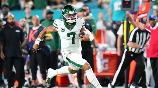Jets fans furious after 'horrible' Justin Fields fumble