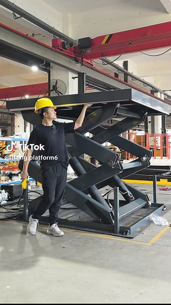 Electric hydraulic lift platform, loading and unloading platform, fixed lifting platform, scissor lift, 5-ton capacity.#ScissorLiftTruck #LiftingPlatform #ElectricStacker