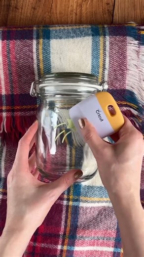 How to cut scraps with snapmat and Cricut. Using every last little piece quickly and easily. Here's how. #cricutsa #snapmat #scraps #cut #letsmake #newtocricut | Cricut South Africa