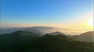 Get up early in Ganxian of Ganzhou City, you can not only appreciate the beauty of the sea of clouds, the sunrise and the turbines, but also experience the excitement of galloping to the sky.😄😄 | Amazing Ganzhou
