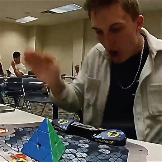 pyramid cube solve in 0.768 sec