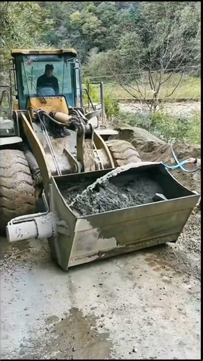 Concrete Mixer Bucket Loader in Action | Mobile Concrete Mixing Machine #earthopstv #automobile
