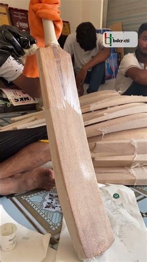 টেপ টেনিস ক্রিকেটের জন্য তৈরি করা হচ্ছে 'MKS' এর ব্যাট, স্ট্রোকের জন্য লাগানো হচ্ছে বিশেষ কেমিক্যাল