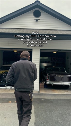 So this happened today This is my first flathead and I’m starting to get it. For anyone new here, this car got in a wreck 2-3 years ago and I’ve been rebuilding it. So this is the first time it’s ran since then! Other than cleaning up the engine bay, draining the old fuel, and drilling out the old tumbler - she flashed right up! And my @by.mamai leather wallet made its way into the video for anyone looking for quality leather goods. Handmade from the Netherlands 🤝 thanks dude! #hotrod #classicc