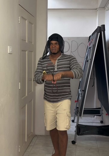 He does be in the back of the school ? 😕🤦🏽‍♂️ | certified.sampson