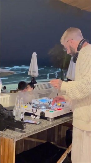 My FIRST Night in Da Nang… This Beach Club Was INSANE 🇻🇳