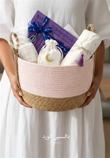 هدية ضيافة فاخرة تجمع بين نكهة حلا نقوة المختار، عبق العود الأصيل، والقهوة السعودية الفاخرة 🌙 تنسيق راقٍ وجاهز للتقديم، مثالي لرمضان، الزيارات والمناسبات الخاصة. هاشتاقات: #هدية_رمضان #ضيافة_فاخرة #قهوة_سعودية #نقوة #هدايا_مميزة