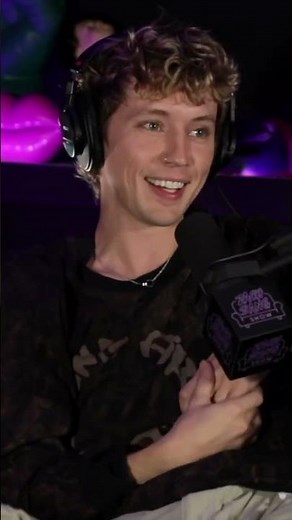 Troye Sivan and his ex boyfriend are divorced dog dads 💔🐶