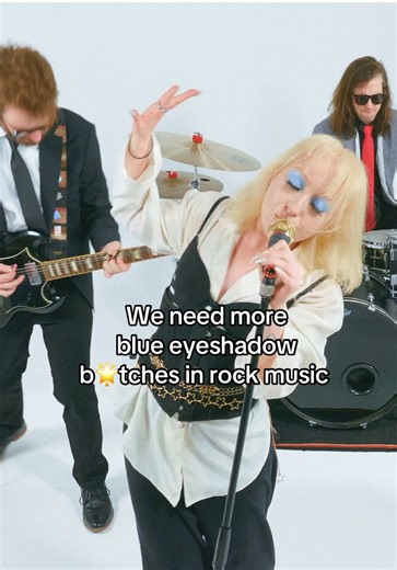 Embracing Blue Eyeshadow in Rock Music
