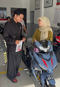 masa edit video ni menitis air mata..sebak..sebab pernah merasa susah, merasa apa yg adik Arif rasa sekarang..kak tina dah janji dengan diri sendiri selagi ada kudrat, selagi Allah kurnia rezeki, inshaAllah ada HAK mereka yang betul2 perlu dalam rezeki kak tina juga..tak akan sesekali kak tina lupa.. untuk adik @pamii belajar rajin2, janji sambung degree nanti ye..datang Kelantan jgn lupa roger tau 🥹 semoga baik2 saja utk kamu 🤲 #tinaarenabeauty #rezeki_allah #syukurselalu #fyp #kelantan