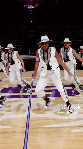 Annie, are you ok? @LSU TIGER GIRLS #udanationalchamps #udanationals #lsutigergirls #smoothcriminal