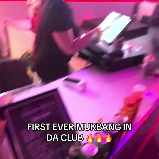 Mukbang in the Club: Chicken Fingers, Spring Rolls & Hot Chip Challenge | SlushyNoobz