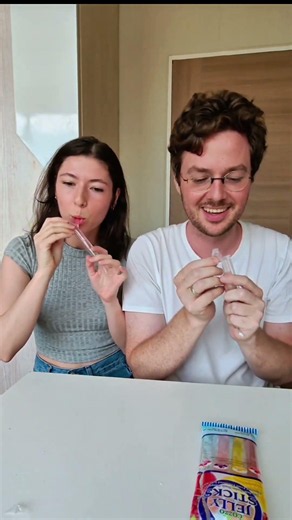 We try jelly sticks!
