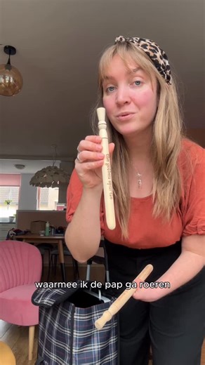 Miriam GrOAT 🥣 | was veggiereporter on Instagram: "De trolley, mijn spurtles, grutten en ik gaan weer op pad! 🥣 Vanavond draait de feelgood documentaire The Golden Spurtle in Borne en ik ga WK-waardige pap koken voor 50 personen. Wie zie ik daar? En helemaal vergeten, maar in een voorvakje van mijn tas zit ook een flinke stapel flyers voor het NK Haverpap dat ik met @meesters_van_de_halm organiseer op 20 juni. Aanmelden kan nog!"