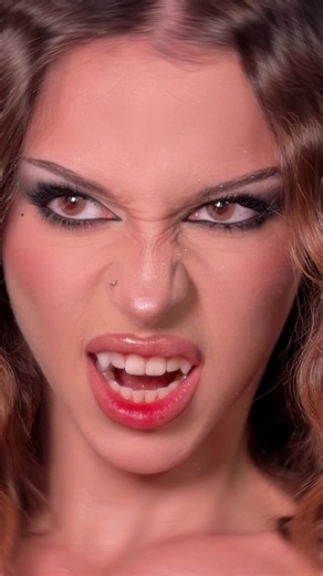 Vampire Makeup Ideas: Draculas Brides Look for Halloween