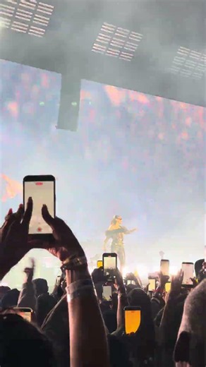 Jay-Z brings out Rihanna- “B** Better Have My Money” Live at Yankee Stadium 7.12.2026 Extra Innings