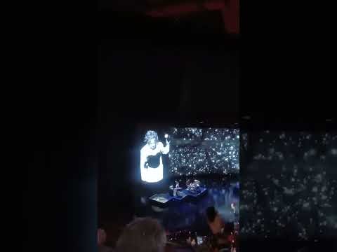 Cyndi lauper sing her song time after time in Las Vegas