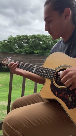 Soulful Acoustic Gospel Guitar Performance by Tommy Emmanuel