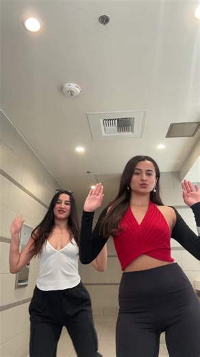 Funny Dance Blooper Moments That Will Make You Laugh