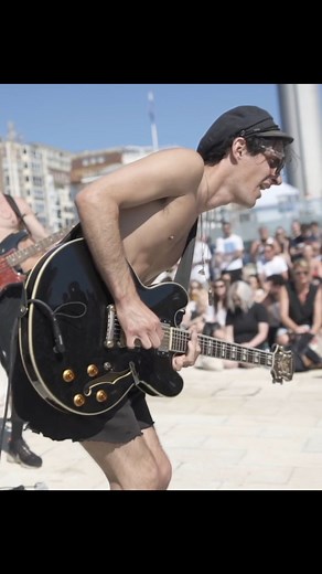 128K views · 3.3K reactions | an old and never seen before video of The Big Push busking is me on my Patreon. link in comments ❤️ #guitarist #guitarsolo #guitar #guitarplayer | Romain Axisa | Facebook